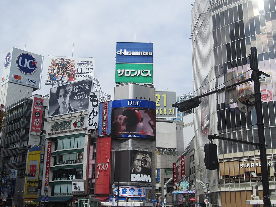 渋谷駅ハチ公口側・スクランブル交差点周辺の街並み