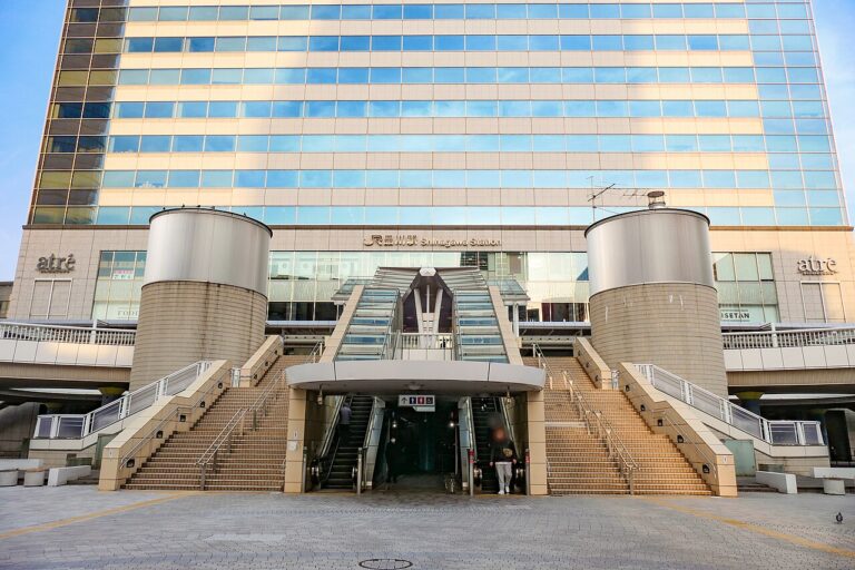 品川駅港南口の駅舎外観(2022年撮影)
