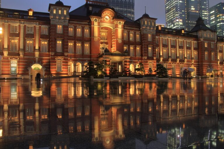 夜の東京駅丸の内駅舎(2021年1月撮影)