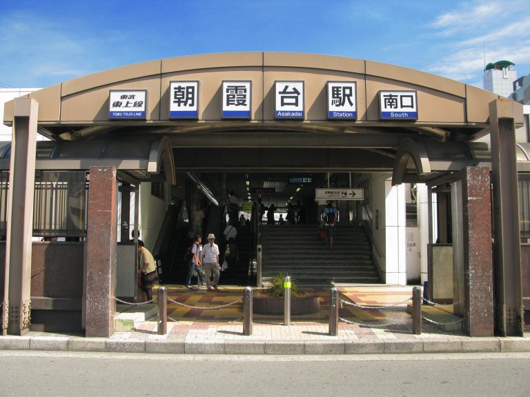 朝霞台駅南口の入口（東武東上線）