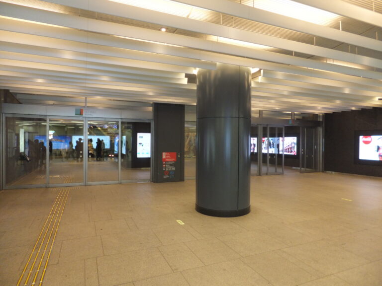 押上駅と東京スカイツリータウンの入口