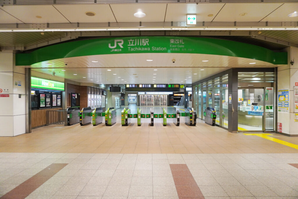 JR東日本・立川駅の東改札と改札口