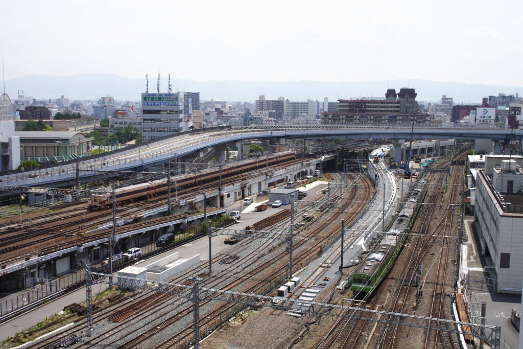 天王寺駅周辺の線路と市街地