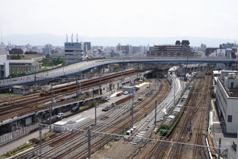 天王寺駅周辺の線路と市街地